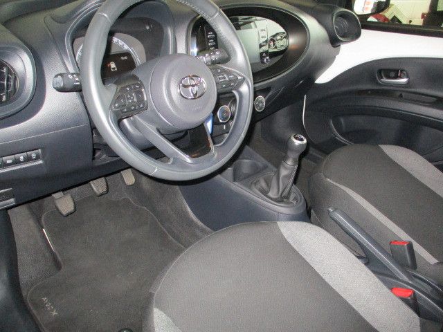 Fahrzeugabbildung Toyota Aygo X Play 5-Türer