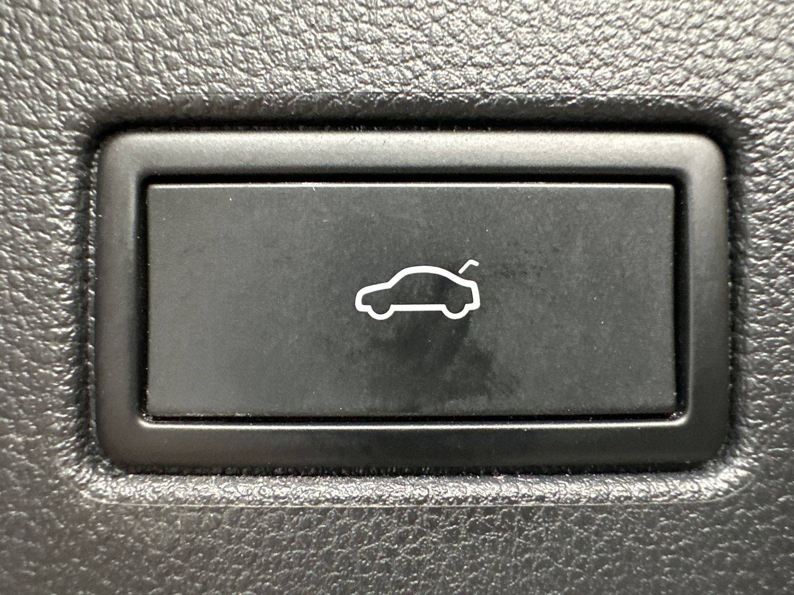 Fahrzeugabbildung Volkswagen Touran 2.0 TDI DSG CL NAV+ACC+DIGDISPLAY+KAM+1HD