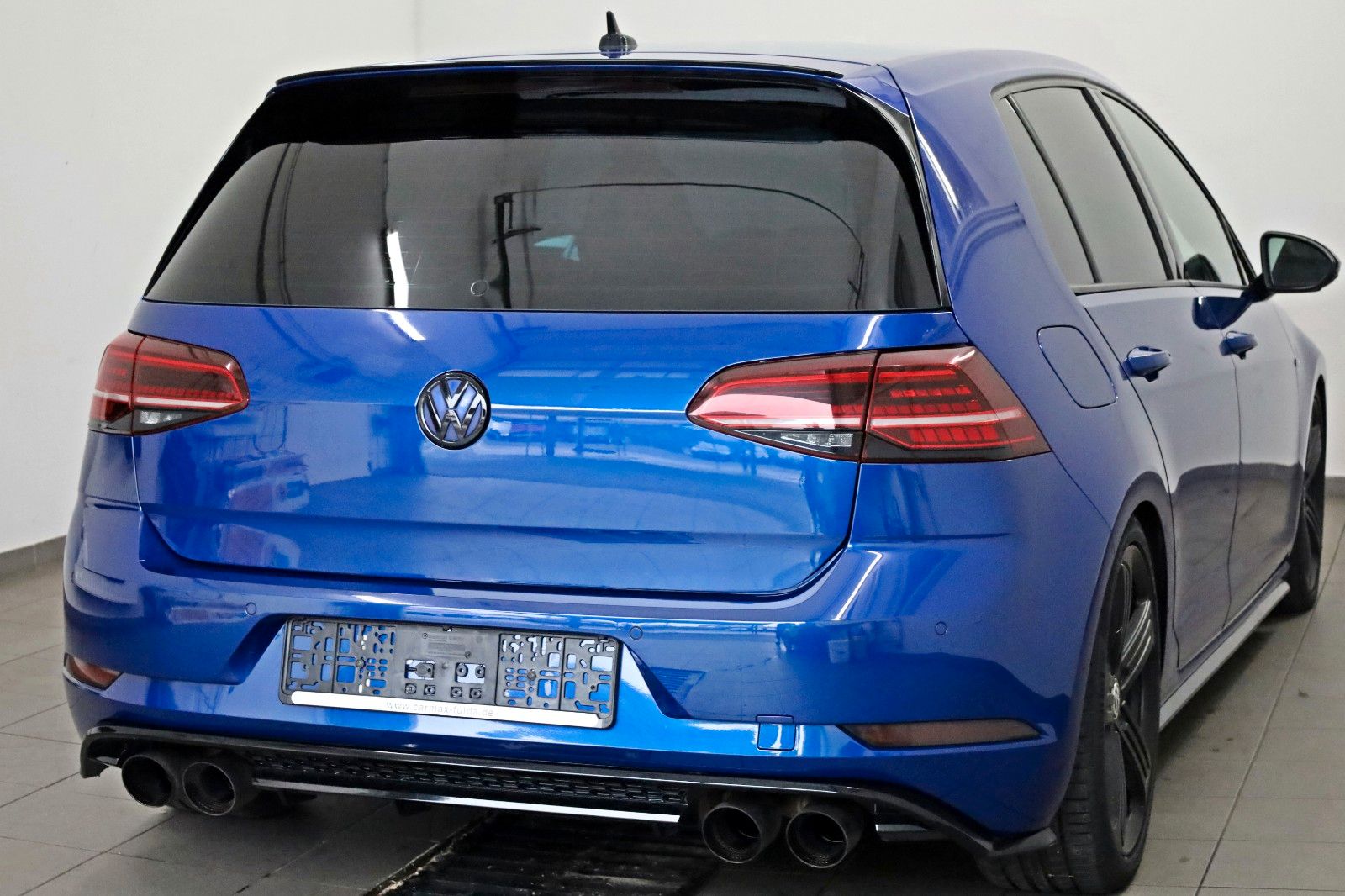 Fahrzeugabbildung Volkswagen Golf VII R, 4M,DSG,Perform,Leder,Navi, Akrapovič