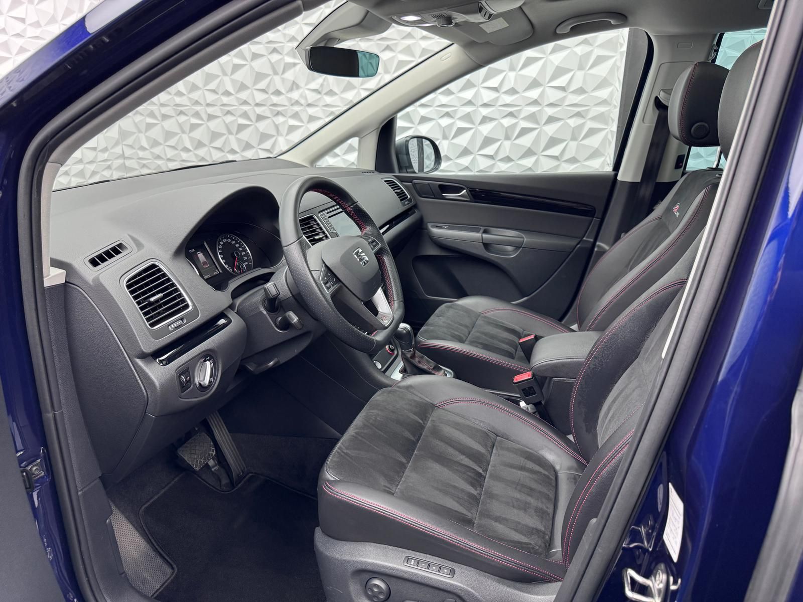 Fahrzeugabbildung SEAT 2.0 TDI FR-LINE/7-SITZE/PANO/AHK/STDHZ/MRY/E-TÜR
