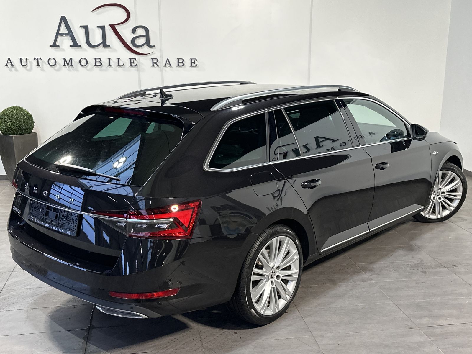 Fahrzeugabbildung SKODA Superb Combi 2.0 TDI DSG L&K NAV+LED+KAMERA+19ZO