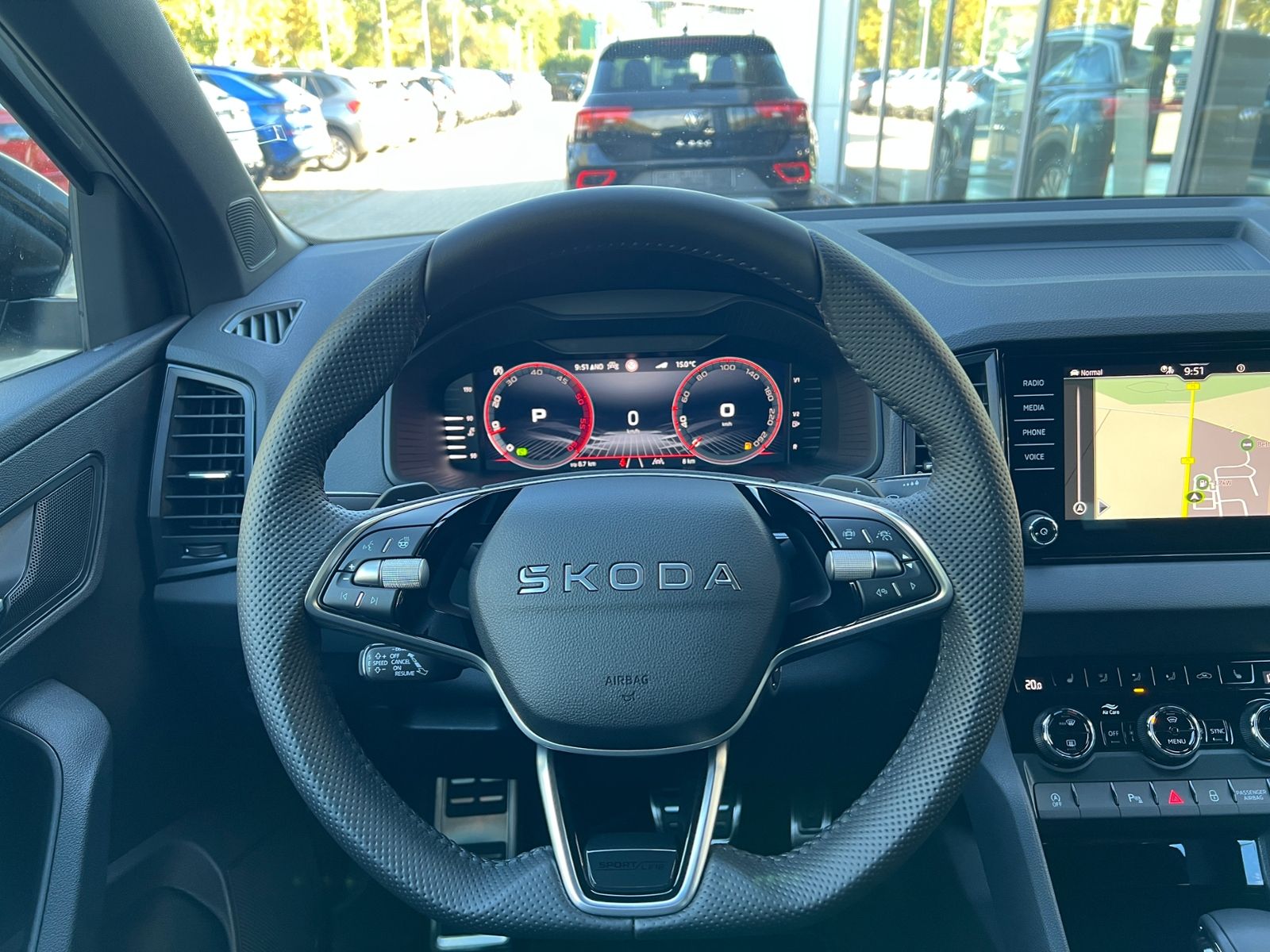 Fahrzeugabbildung SKODA Karoq Sportline 2.0 TDI DSG 4x4 *AHK, Navi, Trav