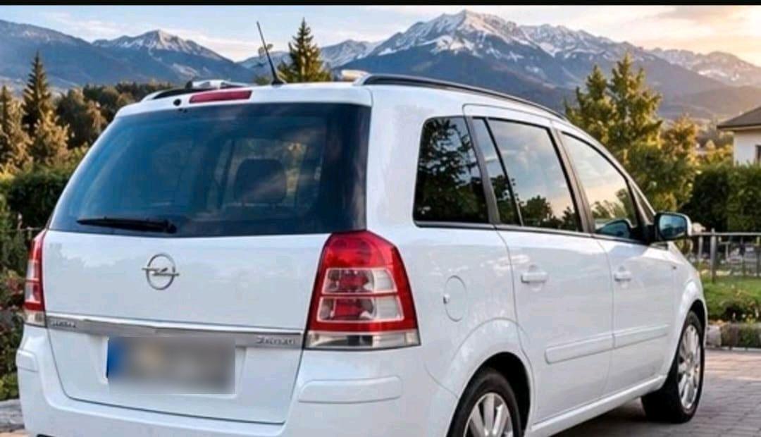 Opel Zafira 2012 — interior