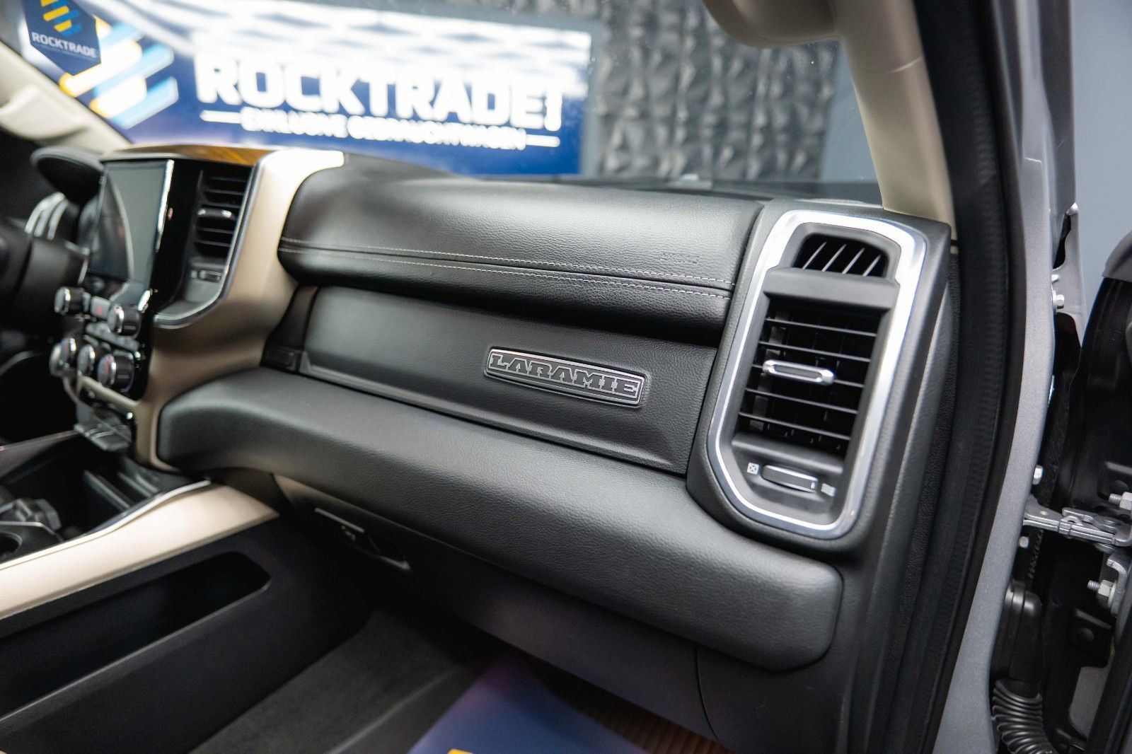 Fahrzeugabbildung Dodge RAM 5.7 V8 HEMI 4x4 LARAMIE LPG Offroad Bodylift