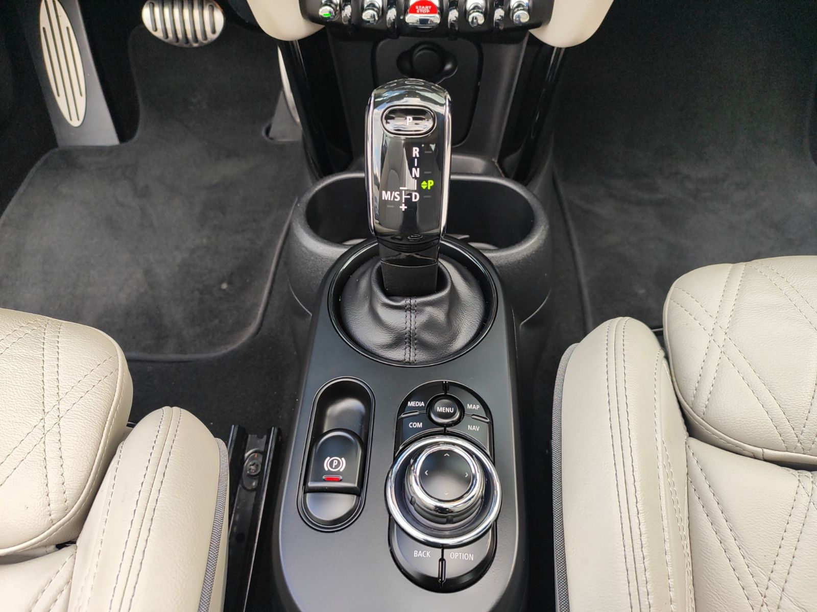 Fahrzeugabbildung MINI John Cooper Works Cabrio Ambiente*CarPlay*Navi*