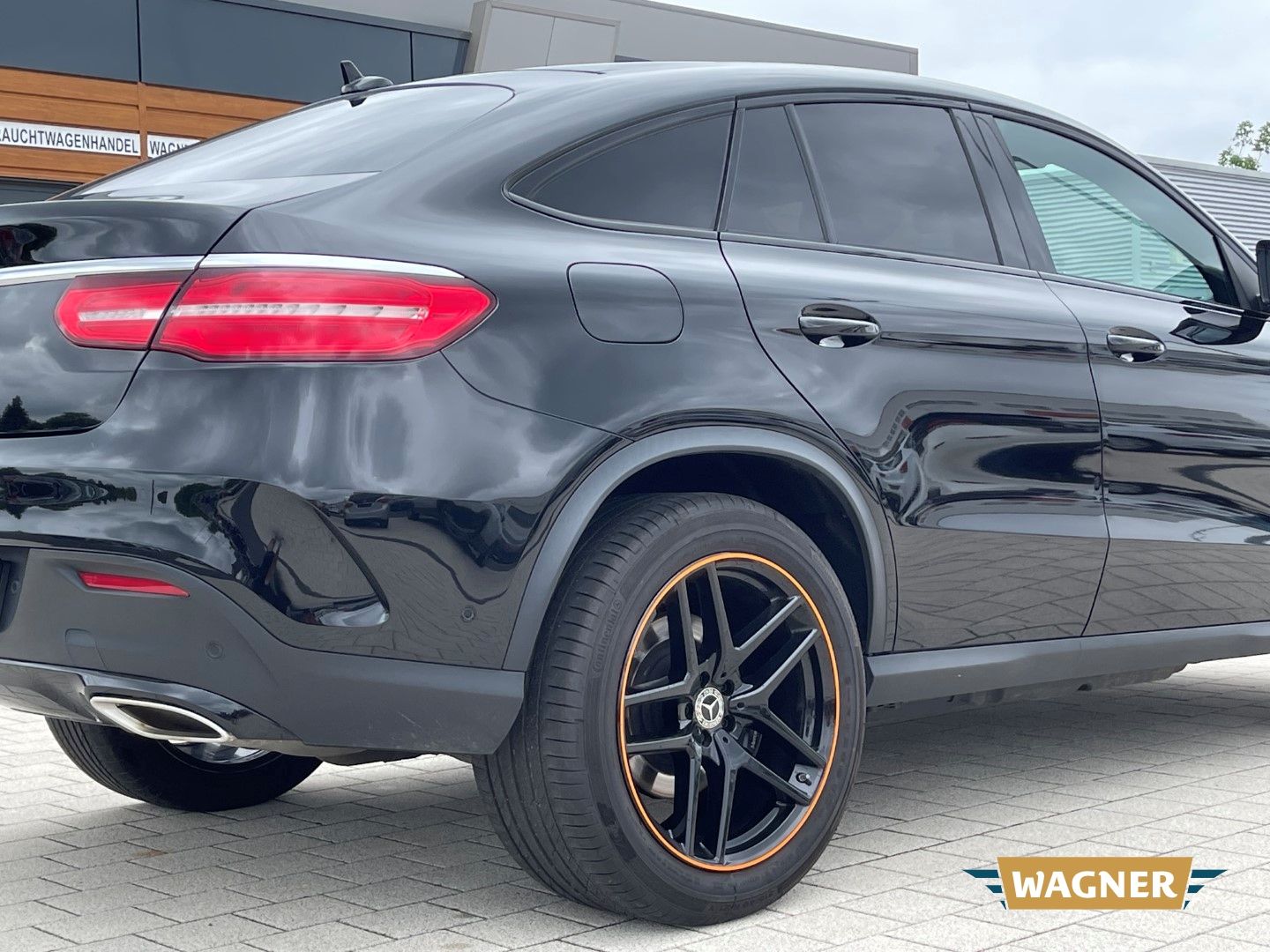 Fahrzeugabbildung Mercedes-Benz GLE 400 Coupe AMG Orange Art Edition AHK