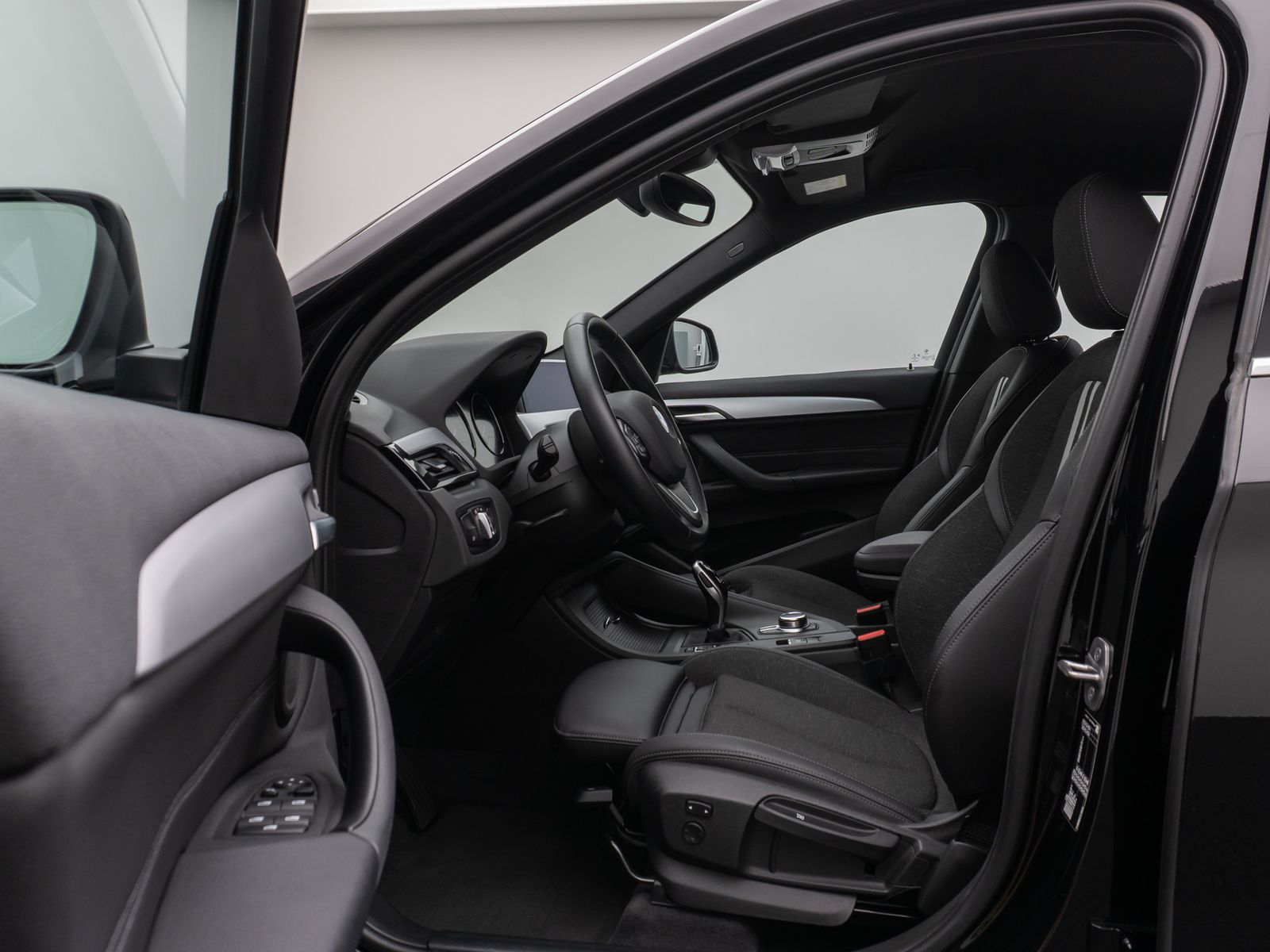 Fahrzeugabbildung BMW X1 sD18d Parkassist DAB Navi DrivAssis PDC Sport