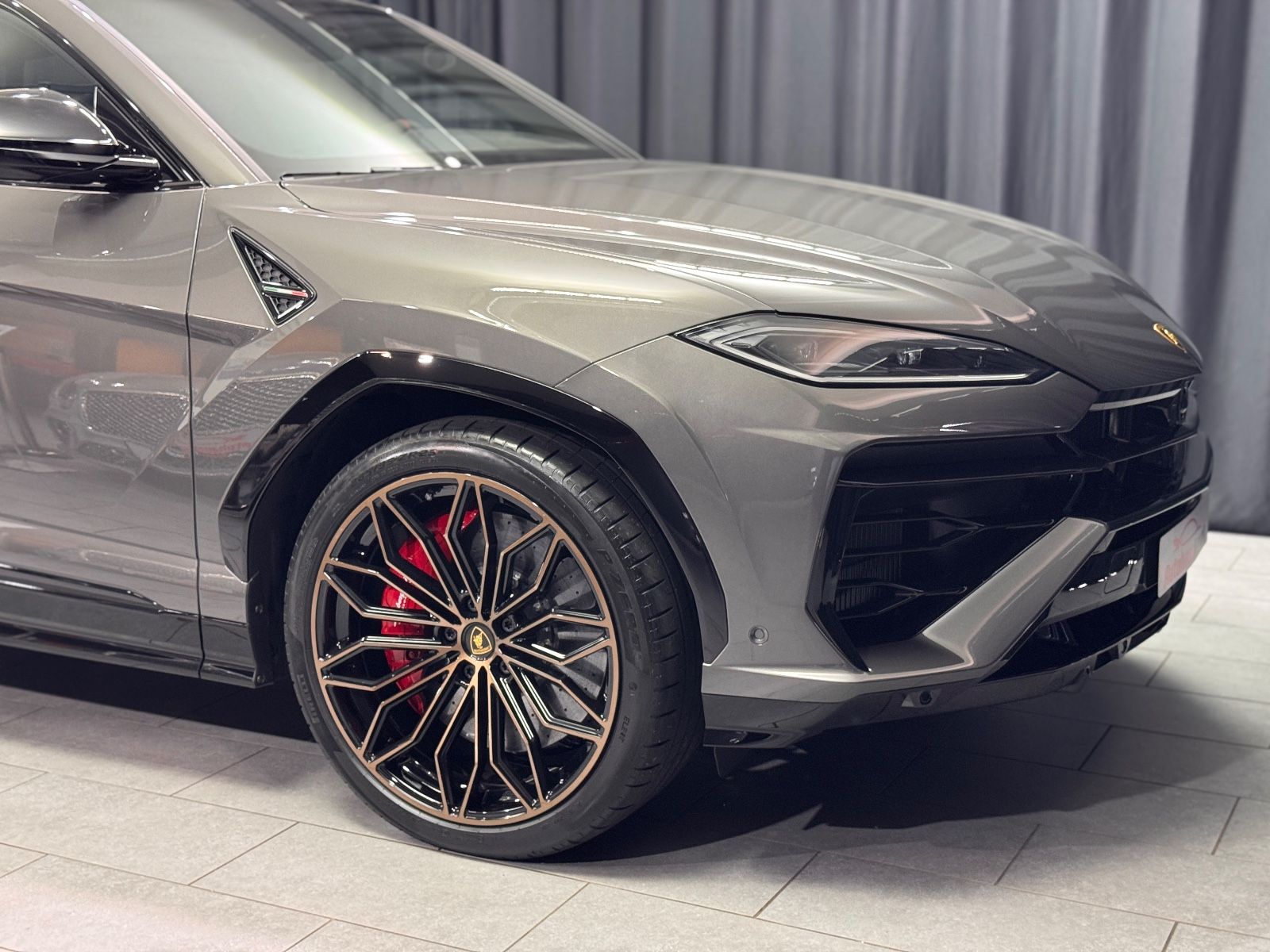 Fahrzeugabbildung Lamborghini URUS SE|BANG/OLUFSEN|PANO|MY25|BLANCO COC