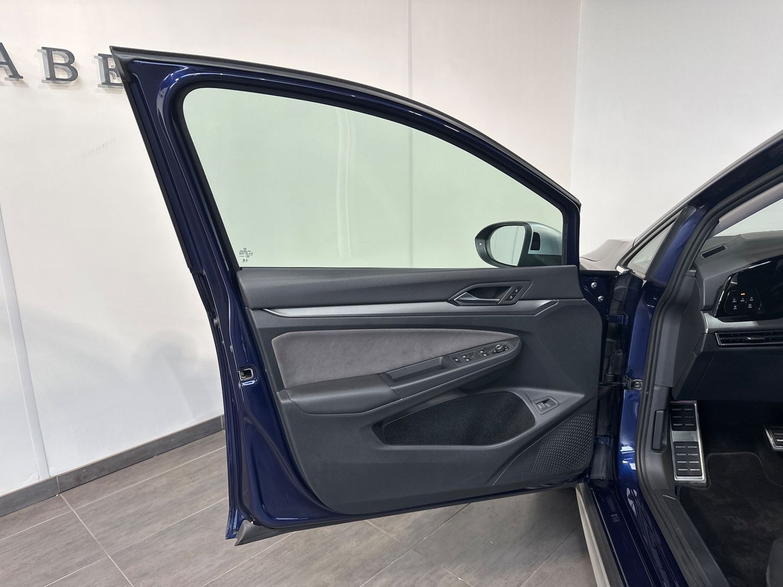 Fahrzeugabbildung Volkswagen Golf Alltrack 2.0 TDI DSG 4Motion NAV+LED+PANO