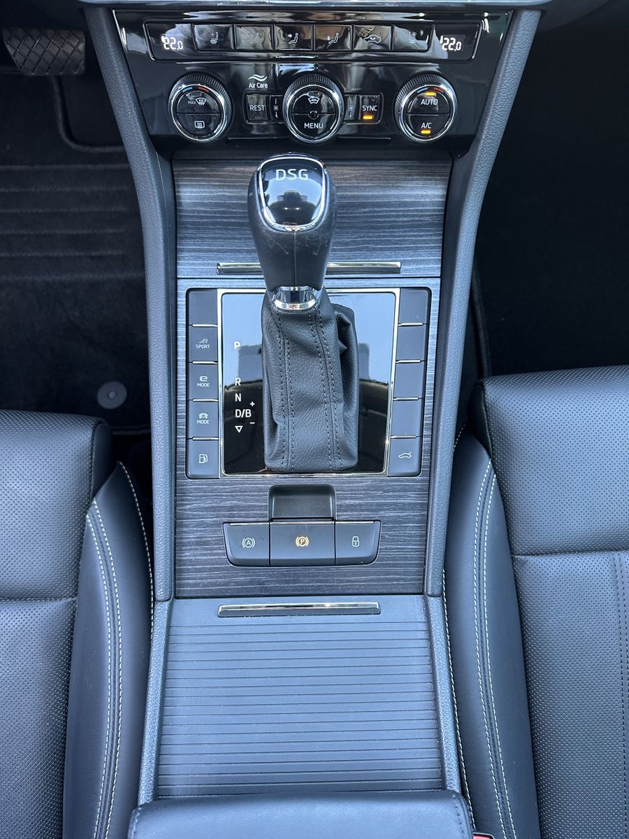 Fahrzeugabbildung SKODA Superb Combi 1.4 TSI DSG Style iV NAV+LED+AHK+PP