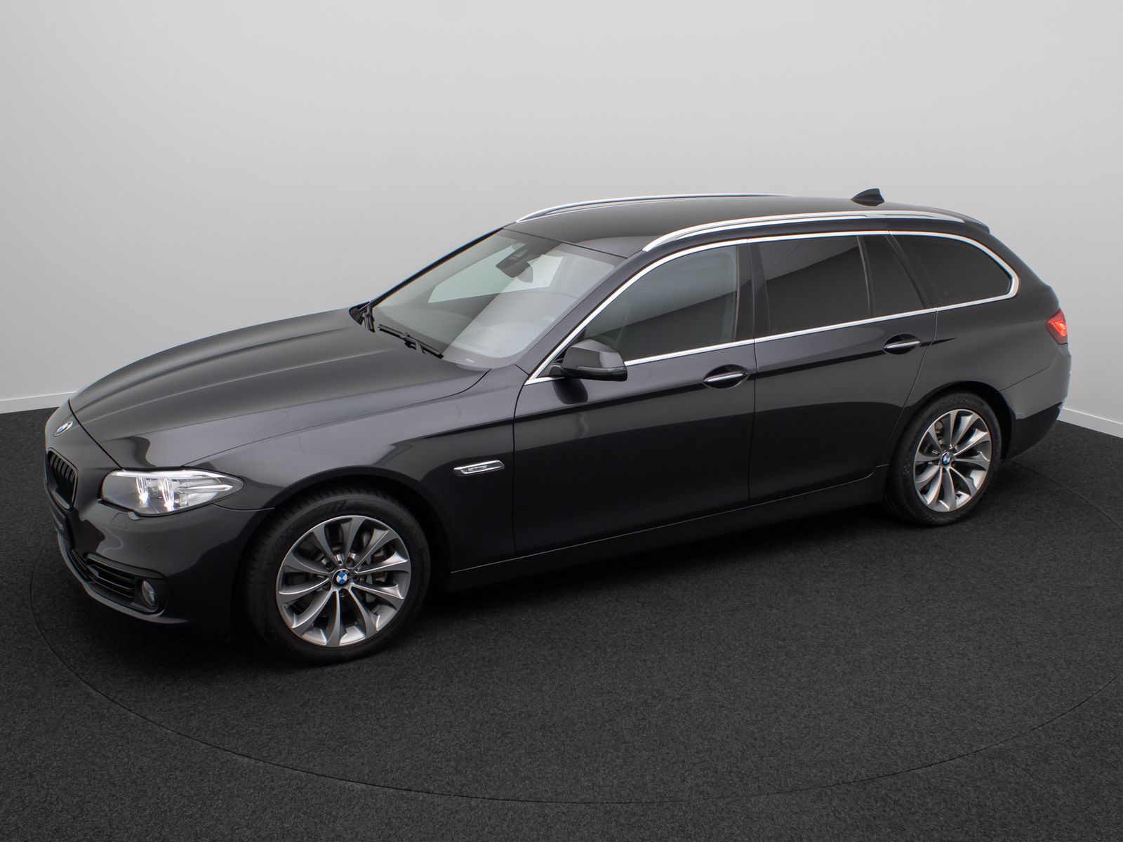 Fahrzeugabbildung BMW 530d xD Modern Line AHK HUD HiFi Leder Standheiz