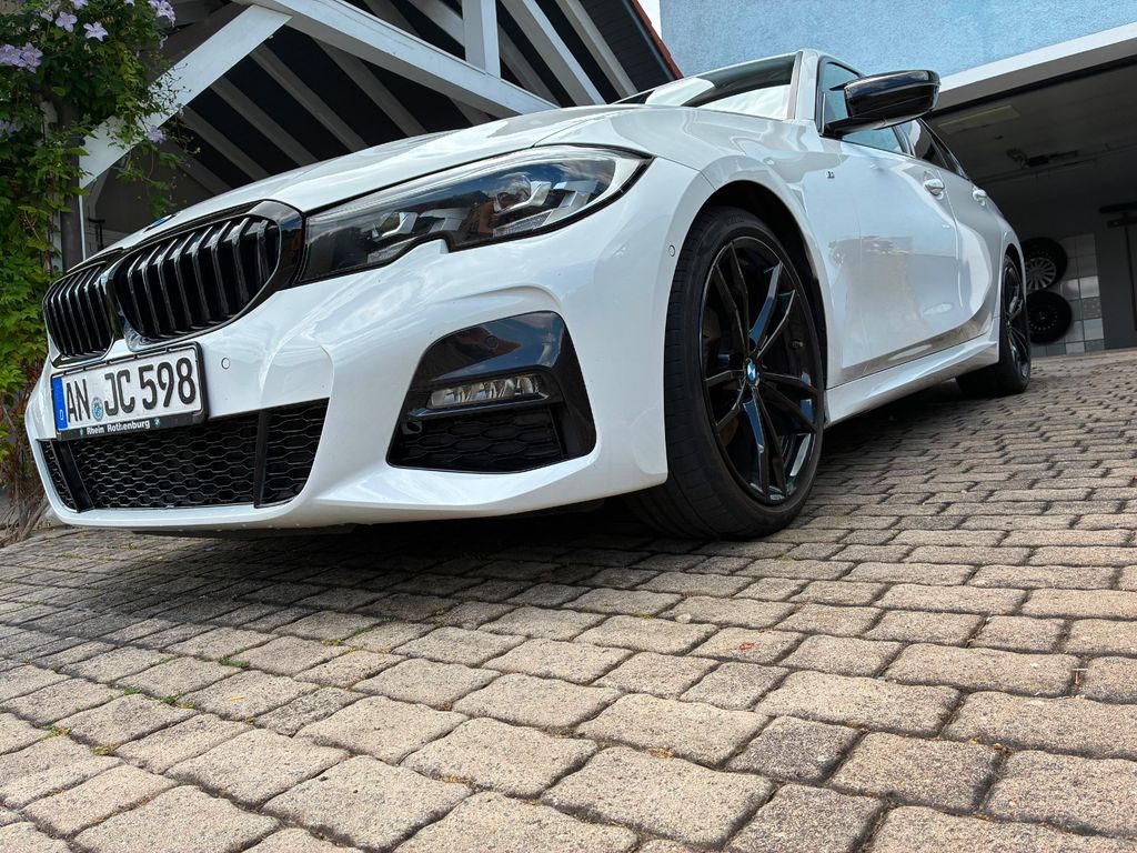 Image of BMW 320