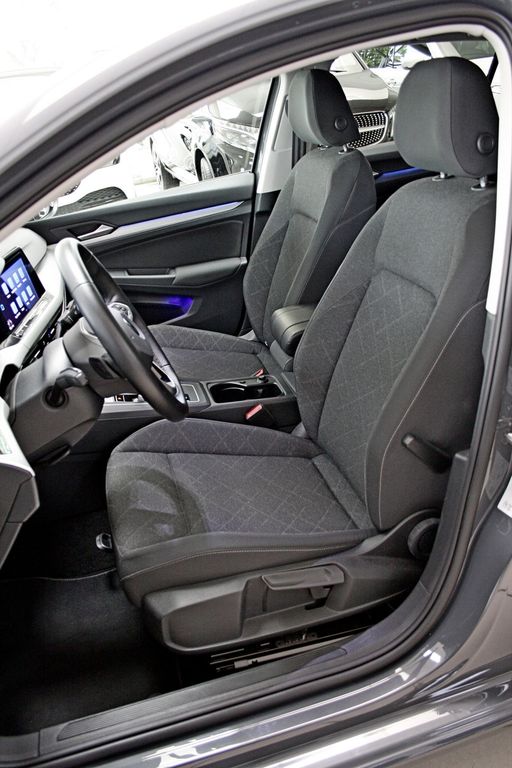 Volkswagen Golf VIII 1.0 TSI DSG Life NAVI LED ACC SITZHZG