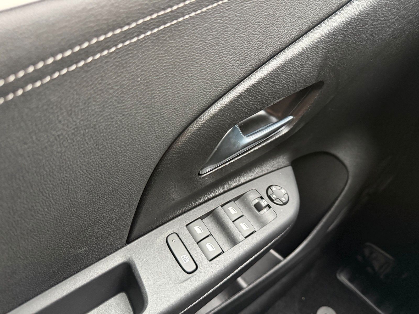 Fahrzeugabbildung Opel Corsa F e - Long Range GS Kamera,LED,Navi,SHZ,LM