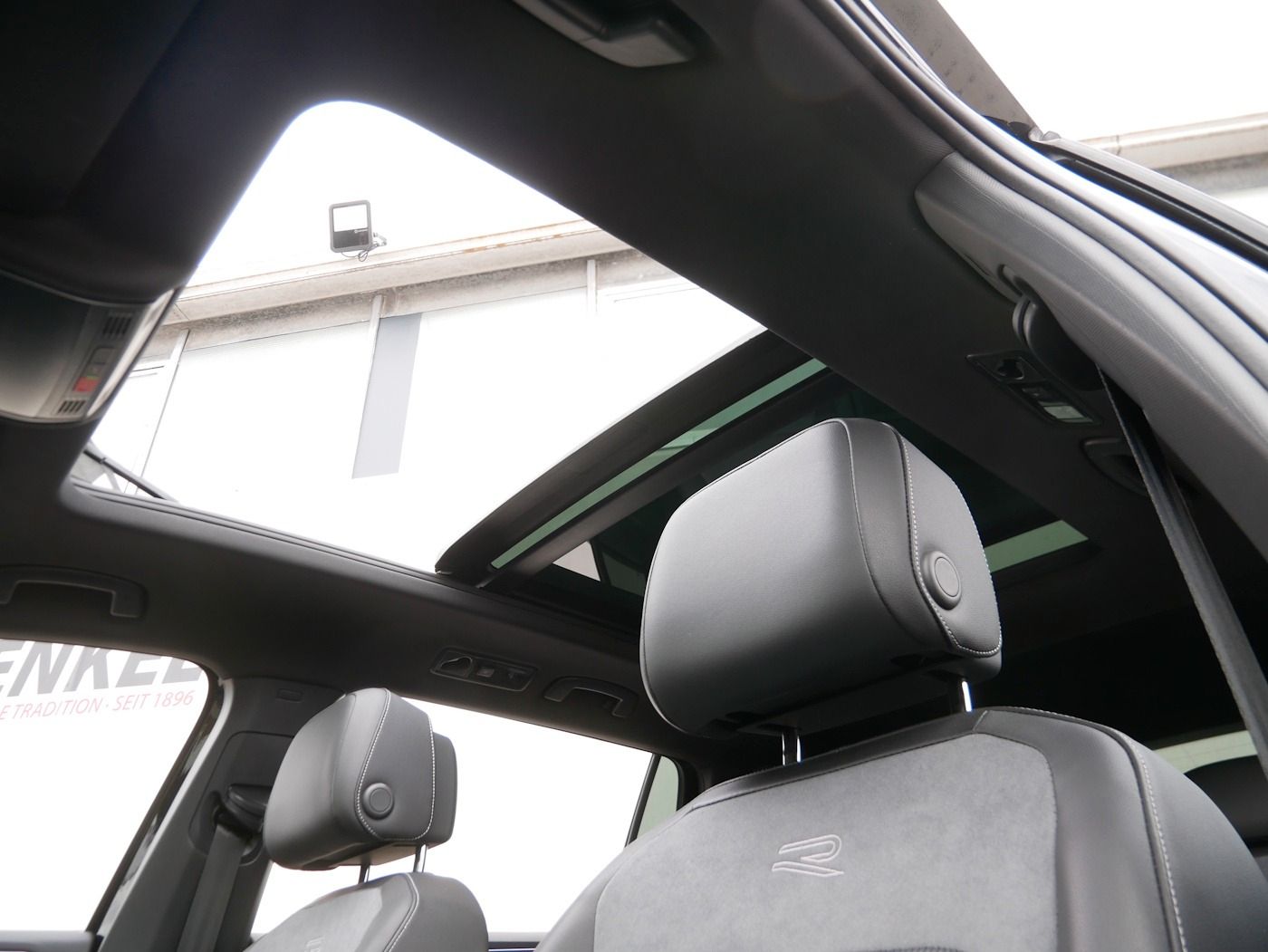 Fahrzeugabbildung Volkswagen Tiguan Allspace 2.0 4x4 R-Line NEU75T 7-Sitze AH