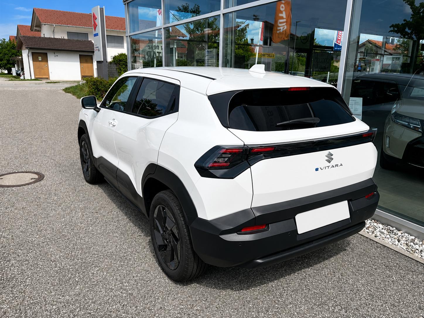 Suzuki e Vitara Club eAxle  106 kW (144 PS) 49 kWh-B...