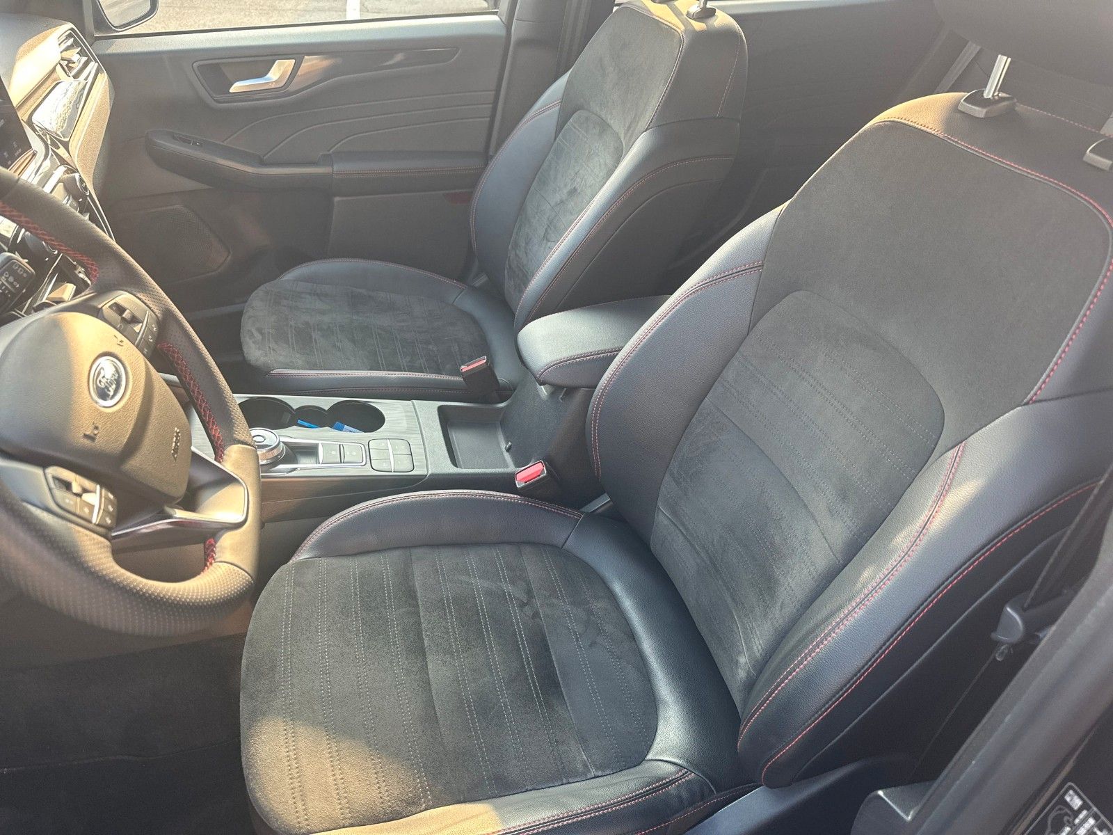 Fahrzeugabbildung Ford Kuga ST-Line X, AHK schwenkbar, Rückfahrkamera