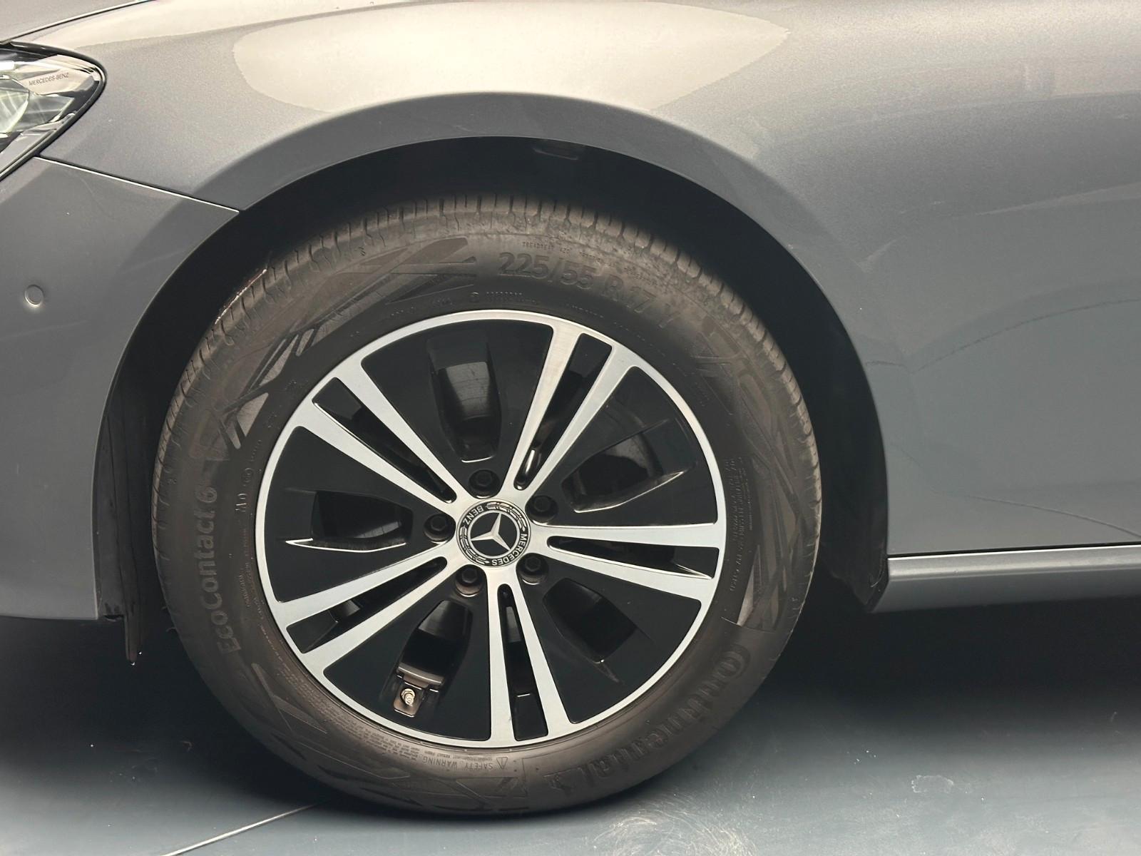 Mercedes-Benz E 220 d T 4Matic Avantgarde *LEDER*HuD*360*NAVI*