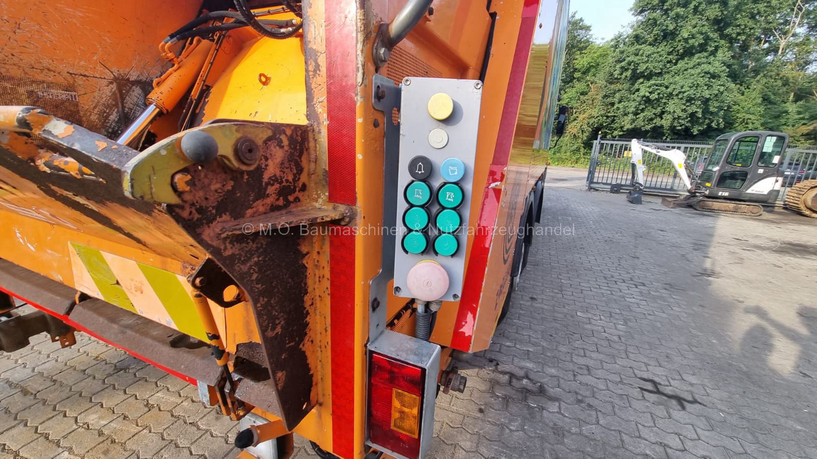 Fahrzeugabbildung Mercedes-Benz 2633 Econic EEV / AC / ZSA / Retarder / 6x2