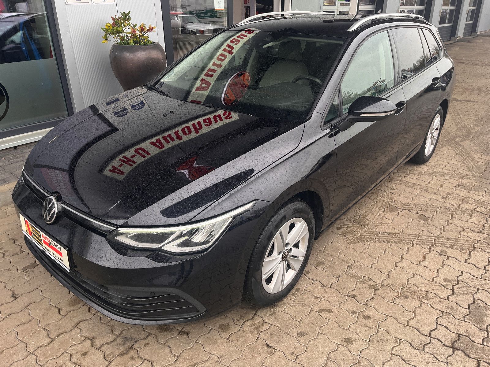 Fahrzeugabbildung Volkswagen Golf VIII Variant Life
