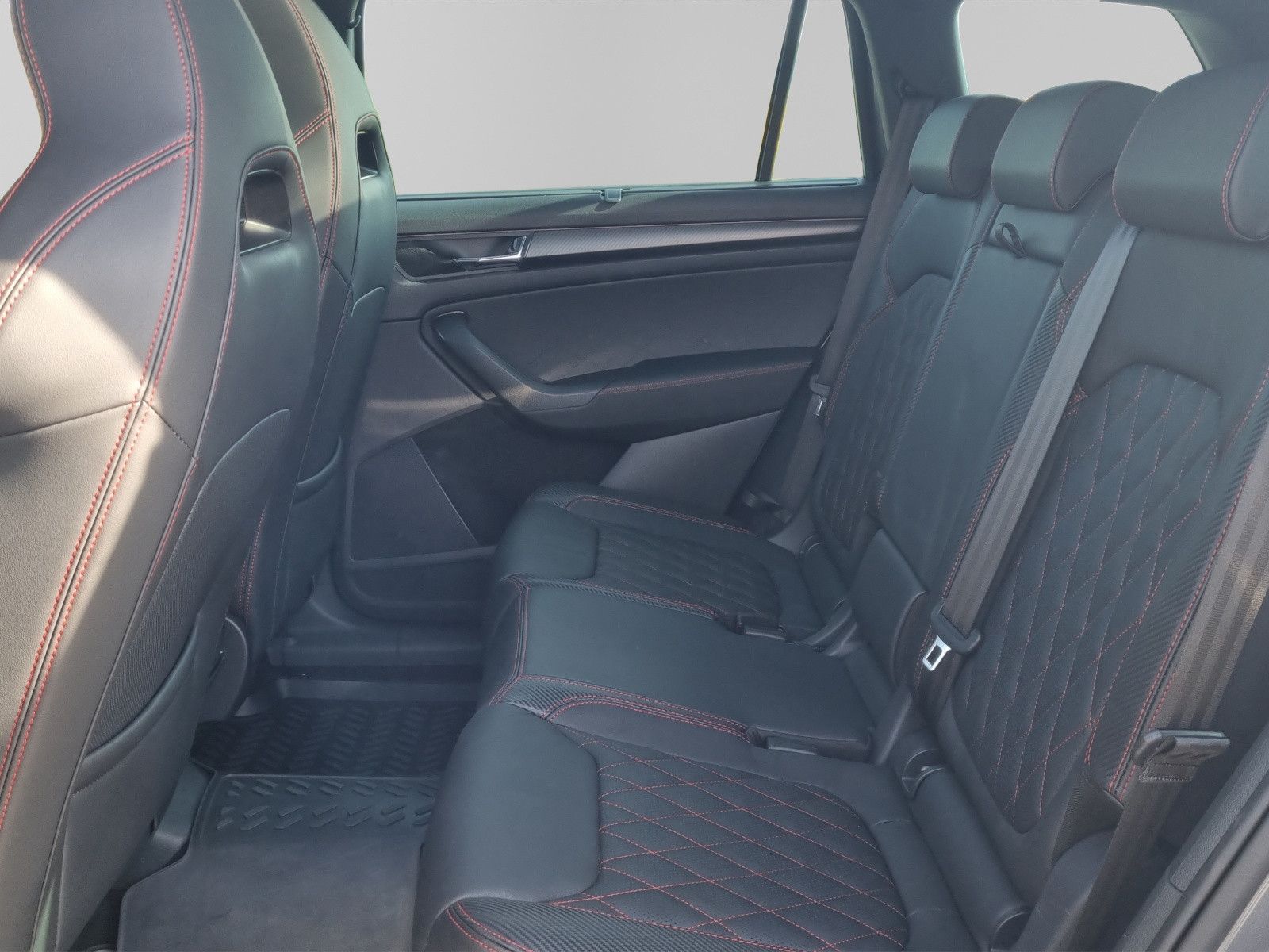 Fahrzeugabbildung SKODA Kodiaq RS 4x4 2,0 TSI DSG Navi Pano ACC AHK