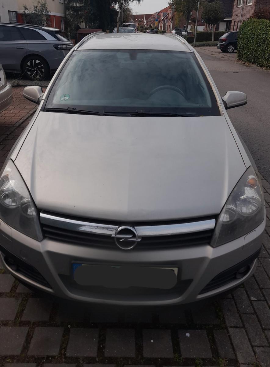 Opel Astra 2005 — rear view