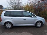 Volkswagen Touran 1.6 FSI Basis - Volkswagen Touran: Basis