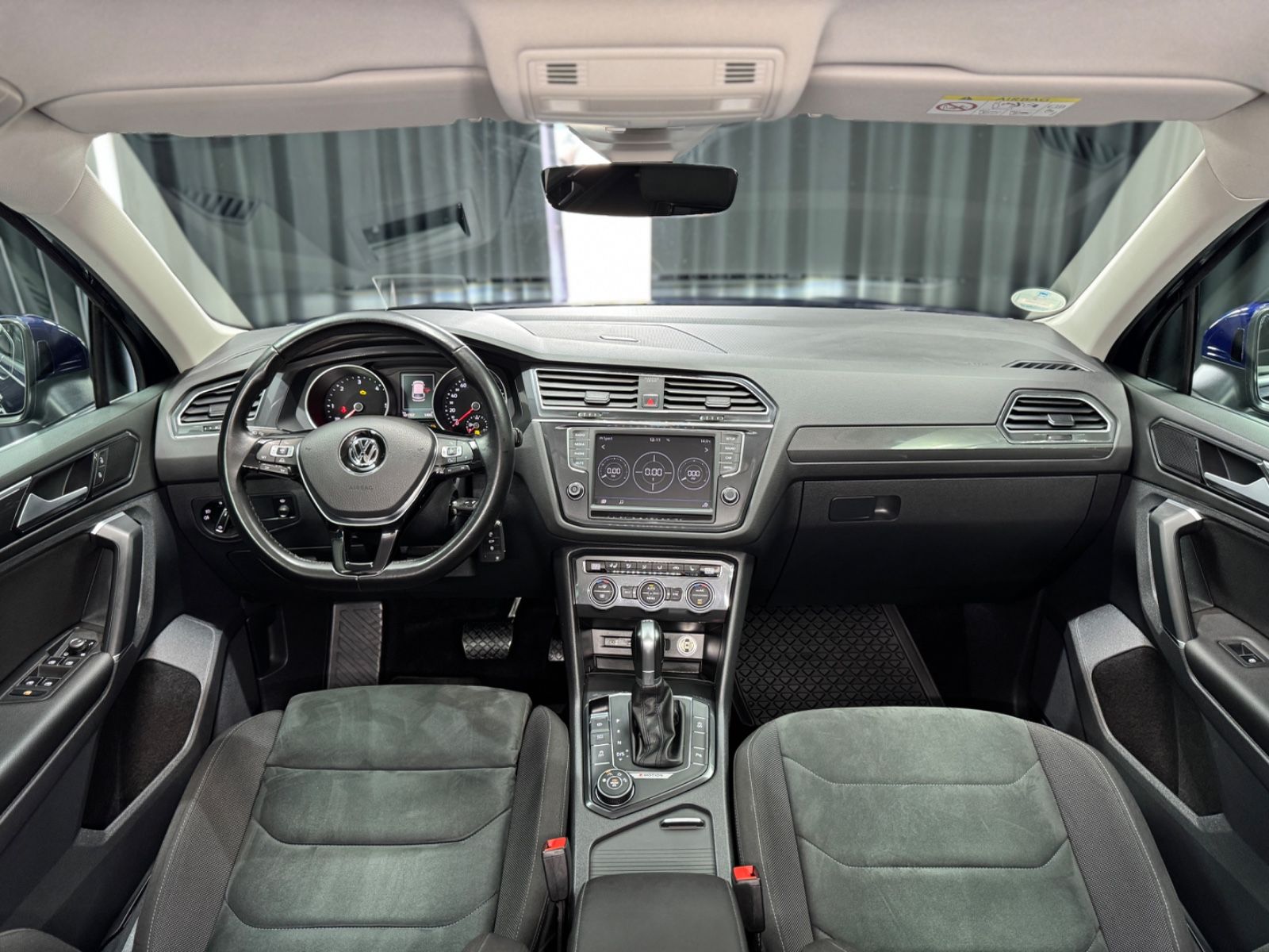 Fahrzeugabbildung Volkswagen Tiguan Highline 4Motion|MASSAGE|AHK|HEAD-UP|DSG|