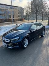 Mercedes-Benz GLA 250 DCT Edition 1 Edition 1 - Mercedes-Benz GLA 250 Gebrauchtwagen in Stuttgart