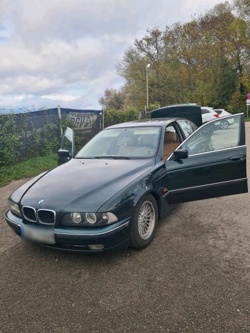 BMW E39 528I