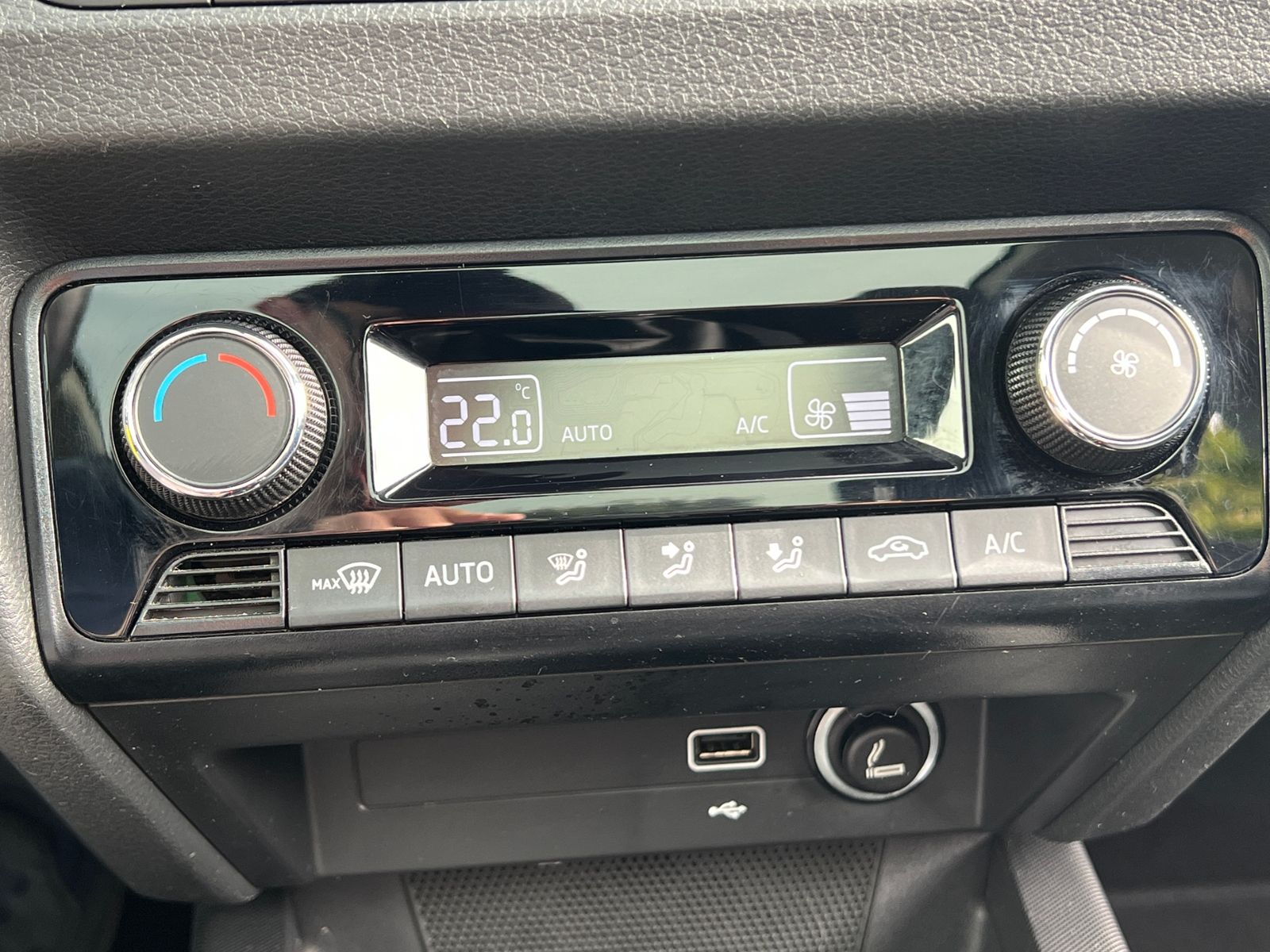 Fahrzeugabbildung SKODA Fabia Combi Clever Best of 1.0 TSI *Bi-LED, Pano