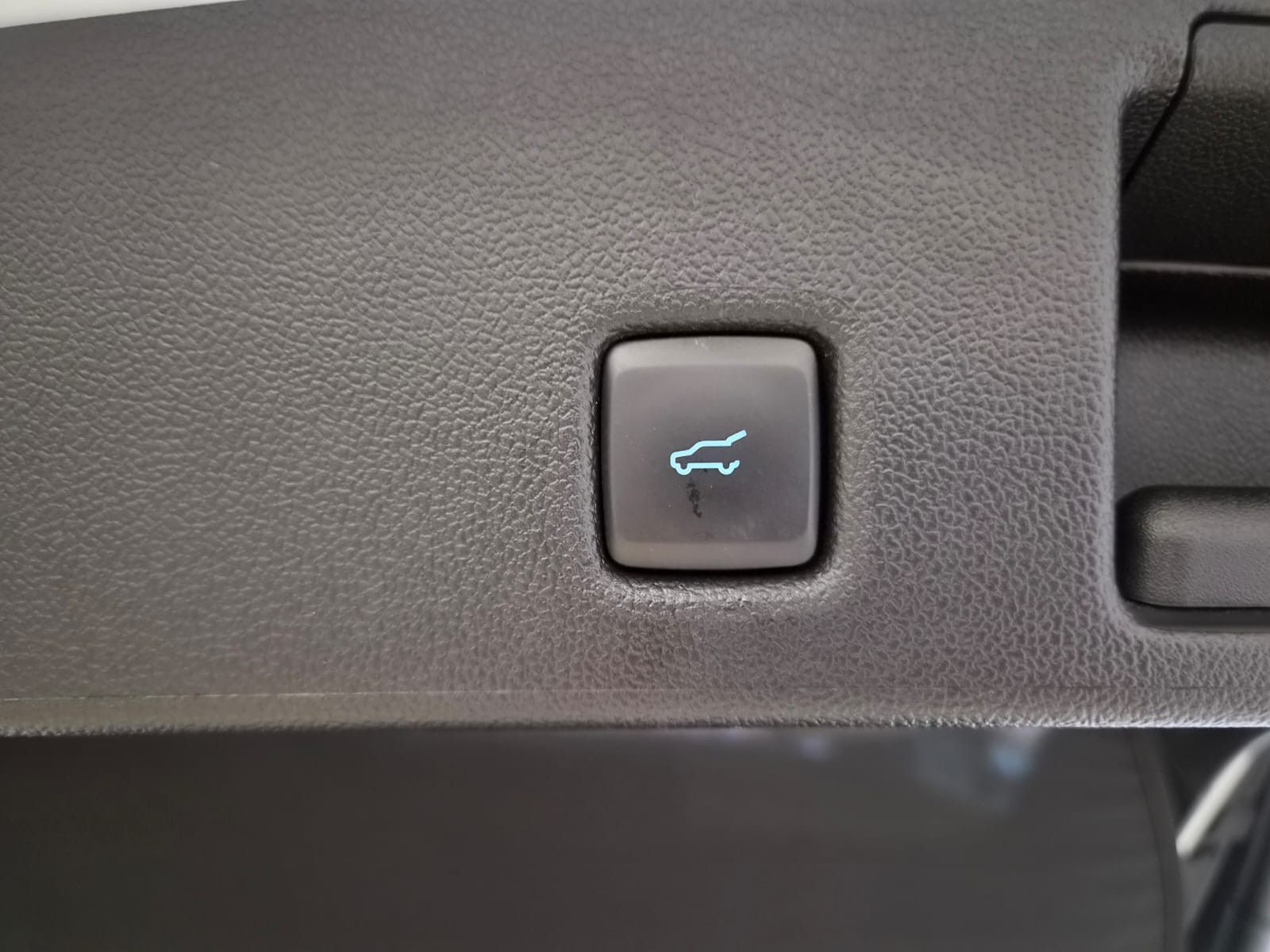 Fahrzeugabbildung Ford Kuga Titanium X / AUTOMATIK / GARANTIE / LED