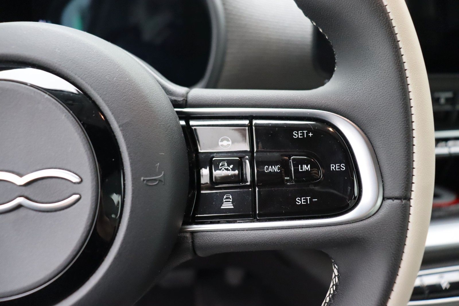 Fahrzeugabbildung Fiat 500e La Prima