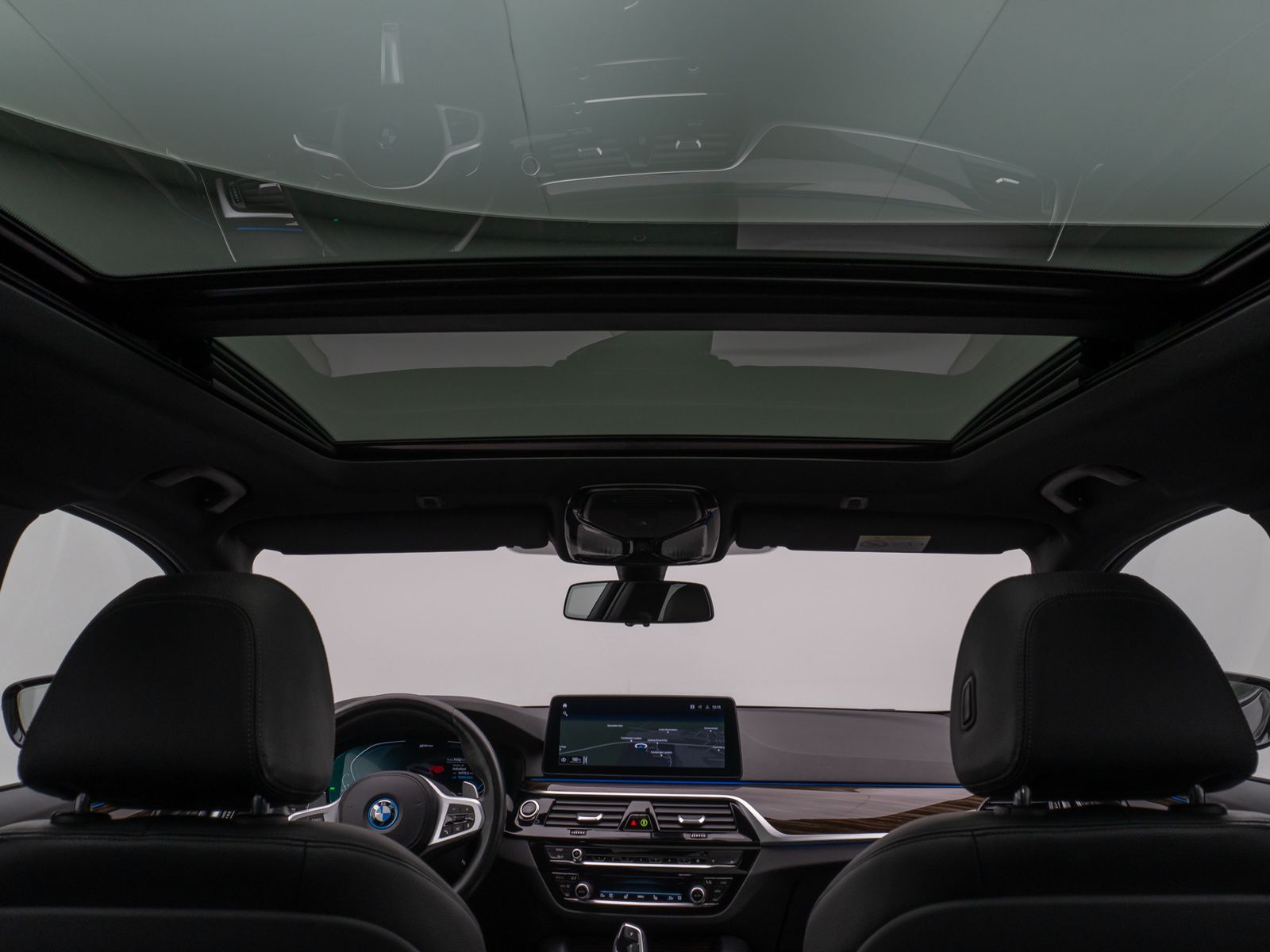 Fahrzeugabbildung BMW 530e Panorama Kamera DAB H/K WLAN Alarm Sport