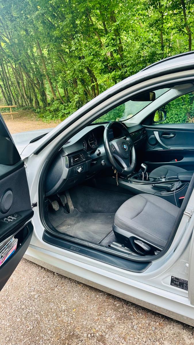 BMW 318 2010 — engine 1.995 cm³, 143 HP (105kW)