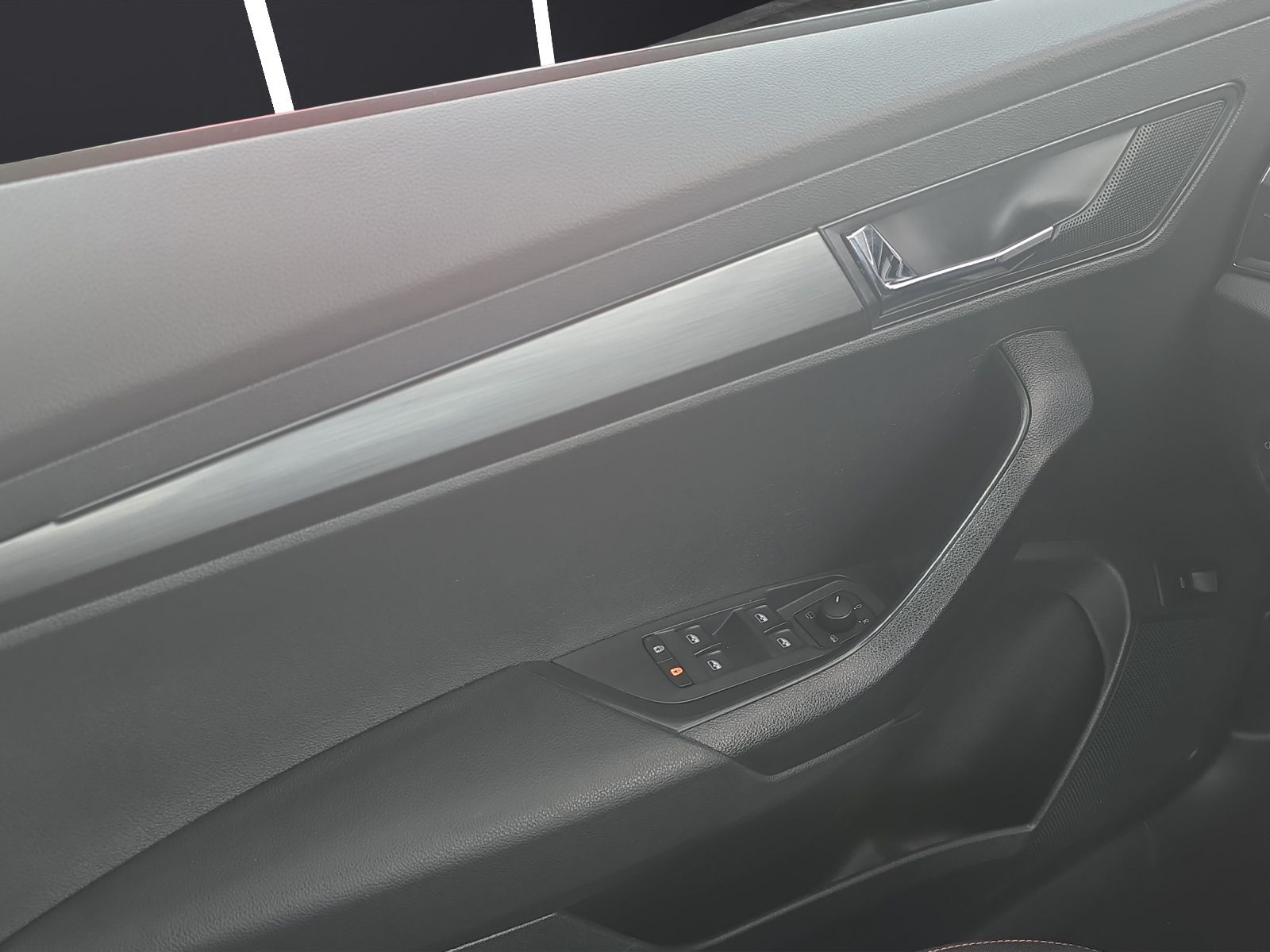 Fahrzeugabbildung SKODA Karoq Clever LED Navi AHK RFK VC SHZ