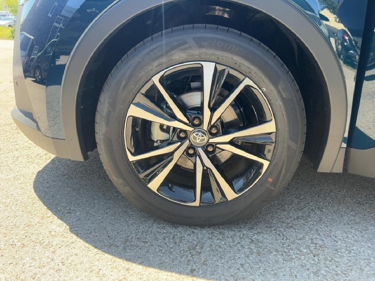 Fahrzeugabbildung Toyota C-HR 2,0 Hybrid Teamplayer