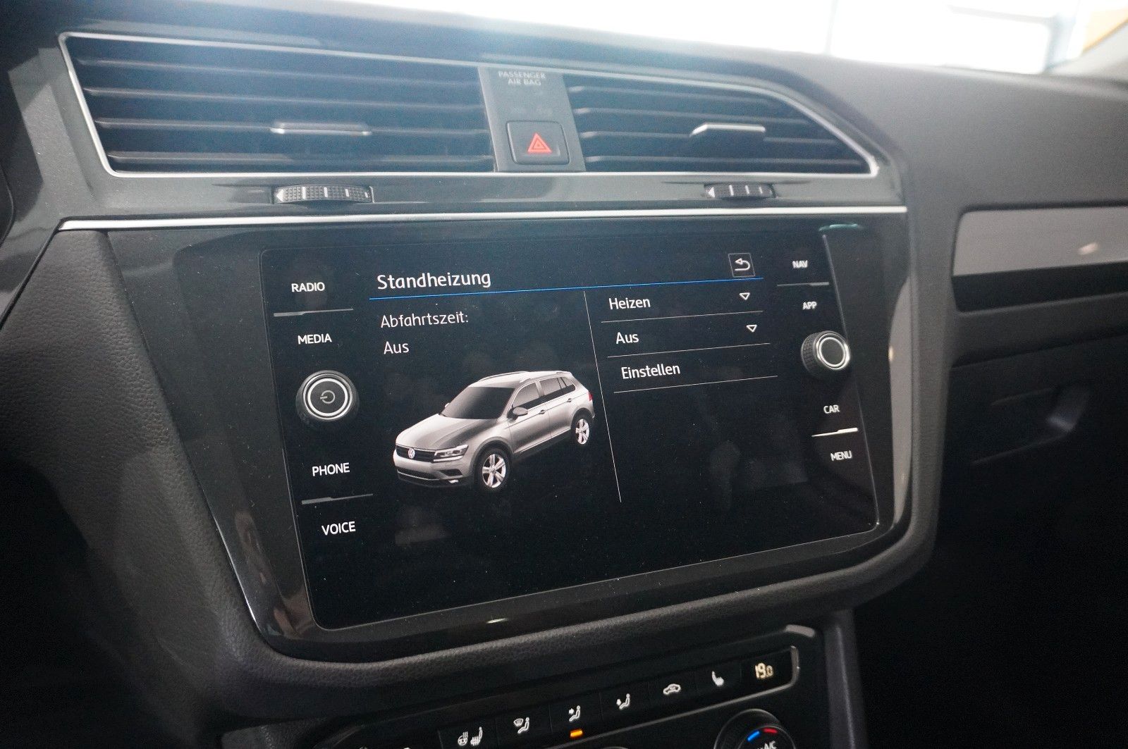 Fahrzeugabbildung Volkswagen Tiguan 2.0 TSI UNITED 4M DSG NAVI/LED/ACC/SH/AHK