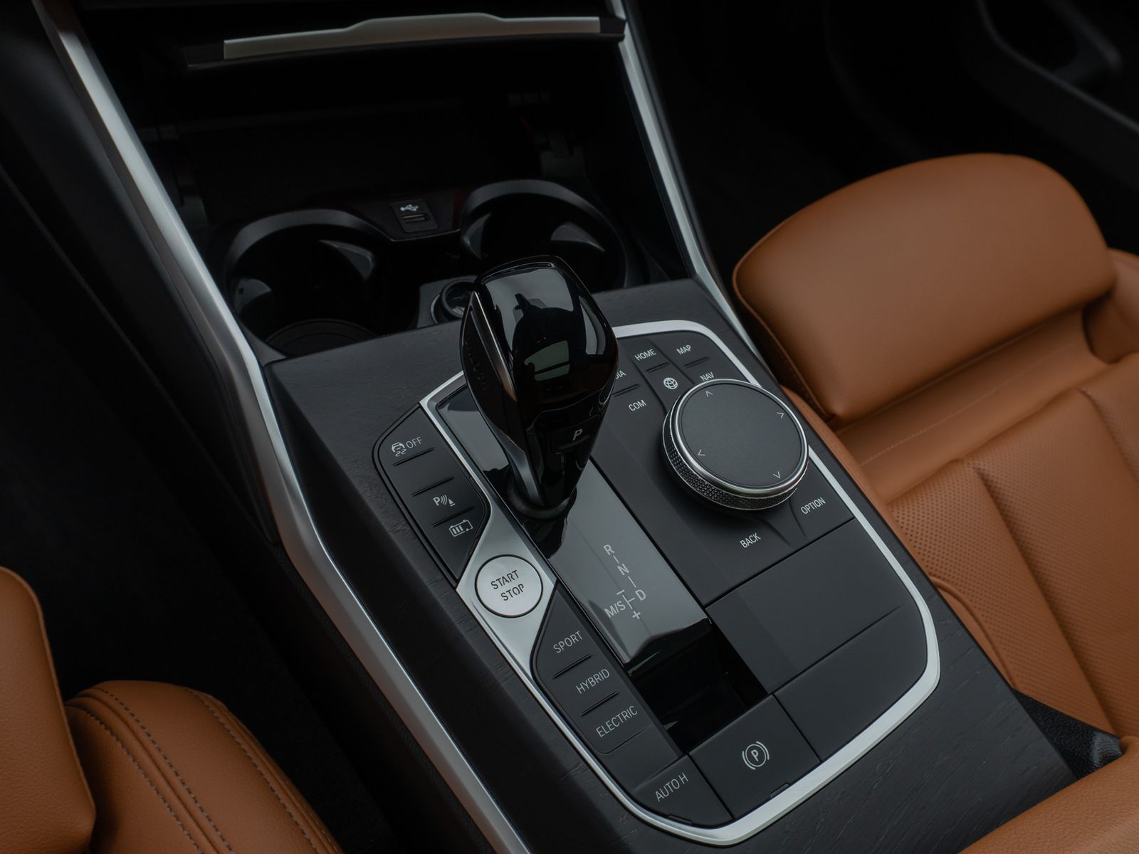 Fahrzeugabbildung BMW 330e xD M Sport Panorama Laser Kamera HUD HiFi