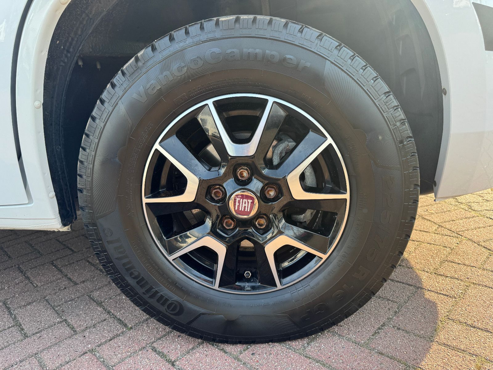 Fahrzeugabbildung Sunlight T 68 ADVENTURE EDITION FIAT LITIHIUM INVERTER 1H