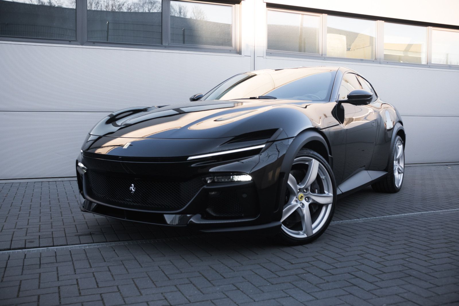 Fahrzeugabbildung Ferrari Purosangue-Pano-Lift-Burm.-360Kam.-Karbonlenkrad