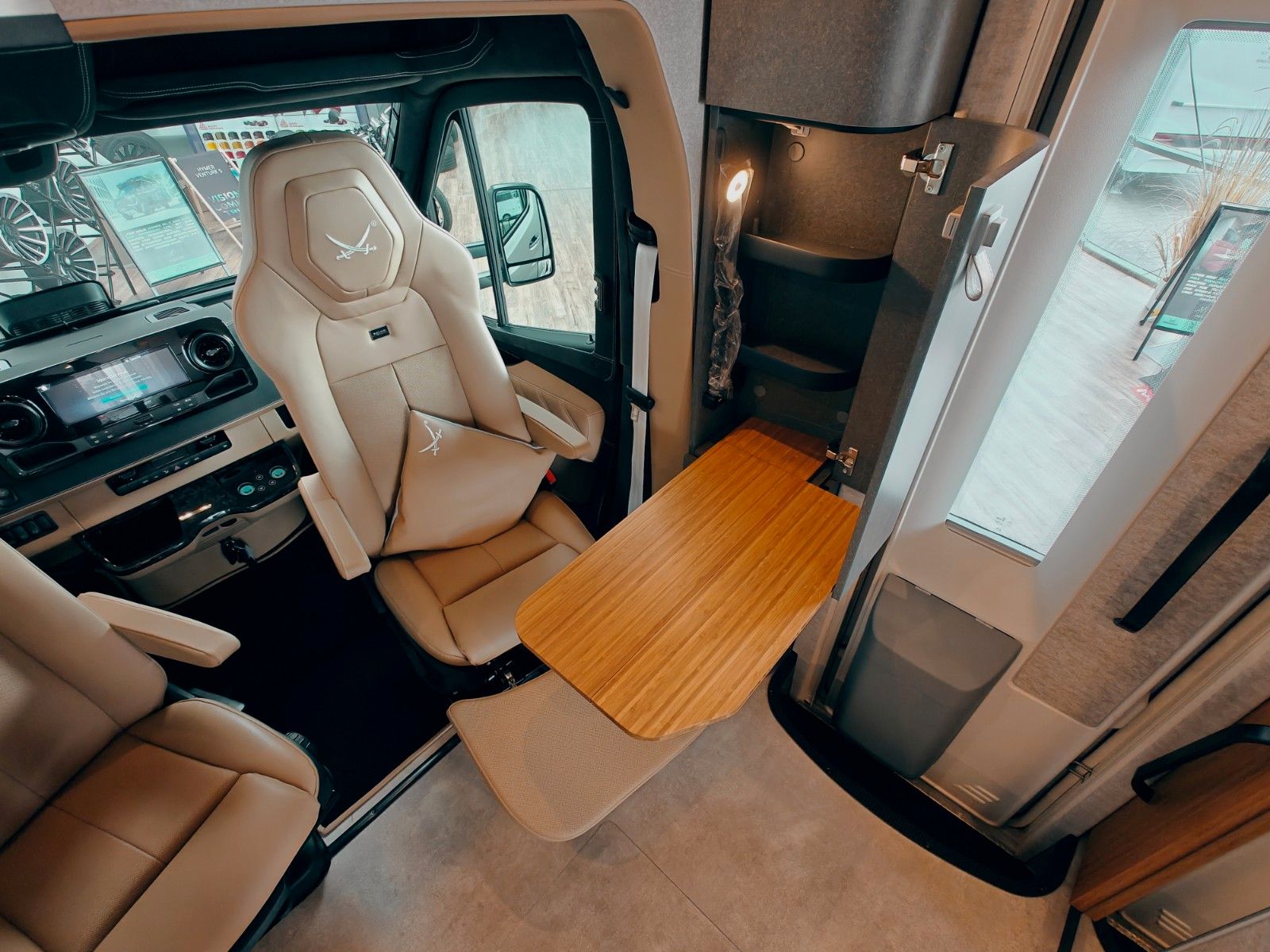 Fahrzeugabbildung HYMER / ERIBA / HYMERCAR VENTURE S 4x4² SANSIBAR LTD. by palmo