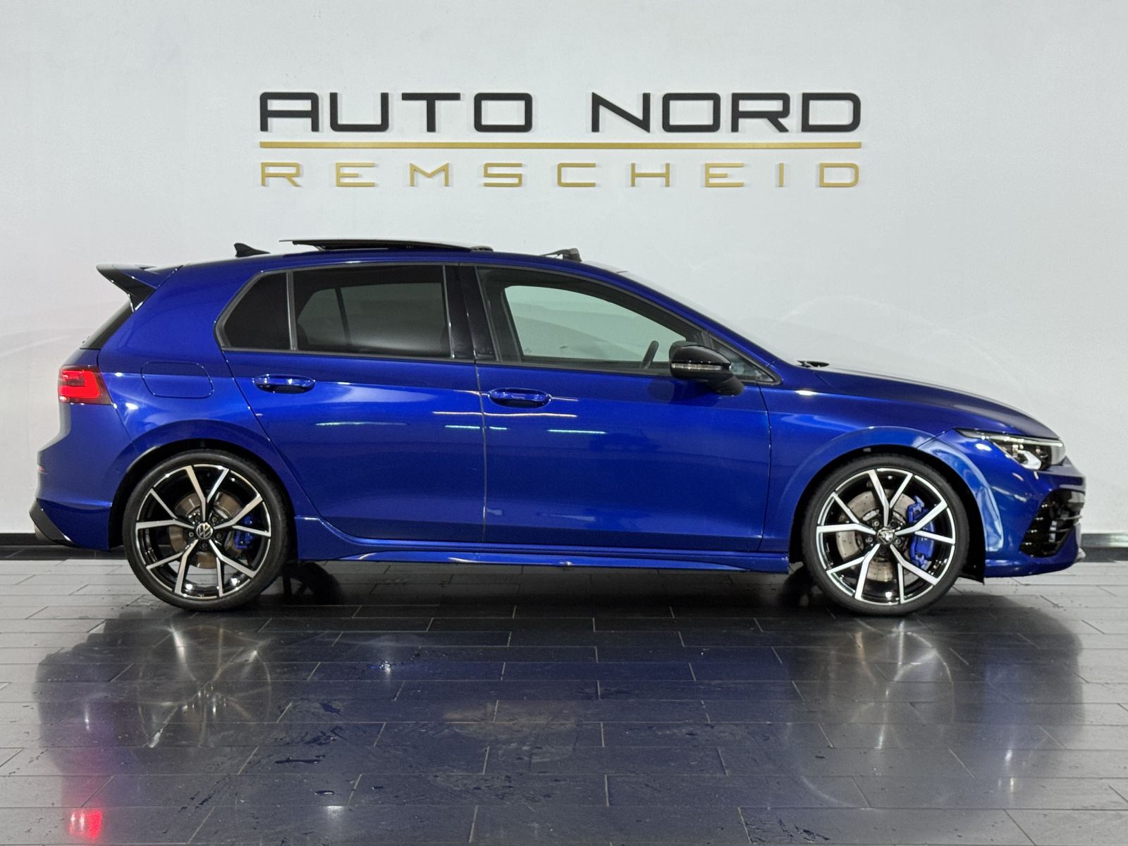 Volkswagen Golf VIII R Akra Perf.Paket Pano H&K HeadUP DCC foto 4