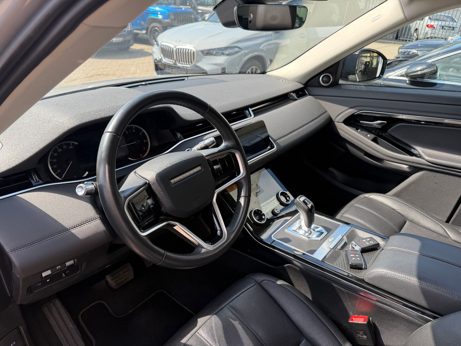 Fahrzeugabbildung Land Rover Range Rover Evoque SE Hybrid /PANO/MERIDIAN/