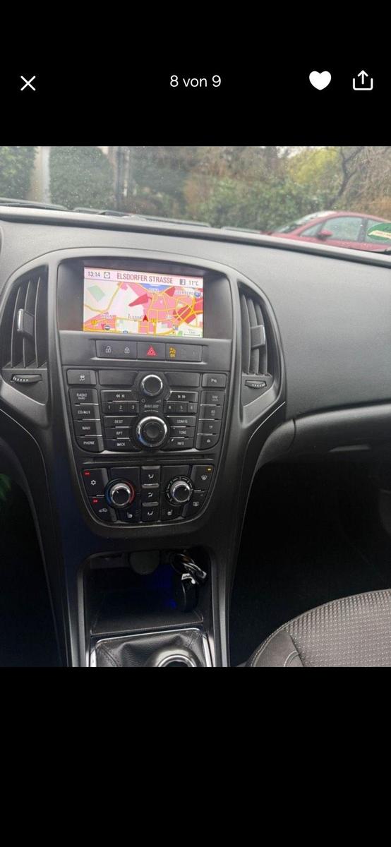 Opel Astra 2012 — photo 8