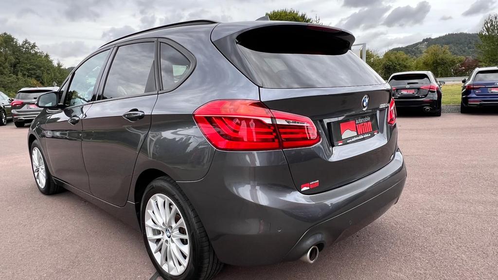 BMW 225