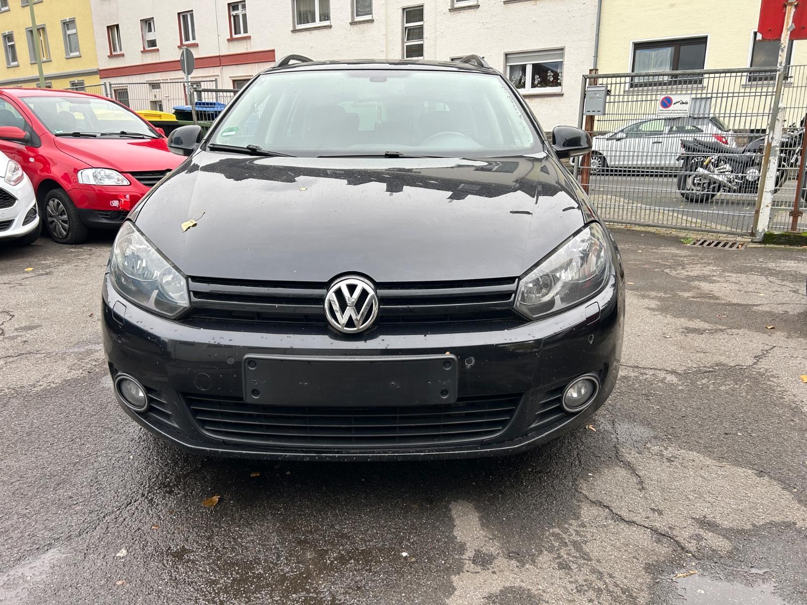 Volkswagen Golf 2011 — rear view