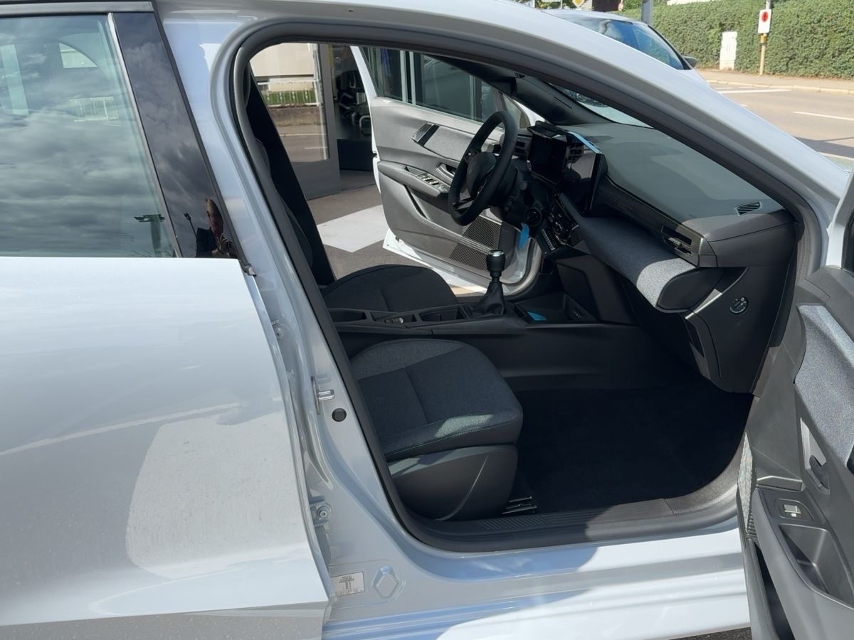 Fahrzeugabbildung Renault Clio Evolution TCe 115 - mit KI generiert/bearbeitet