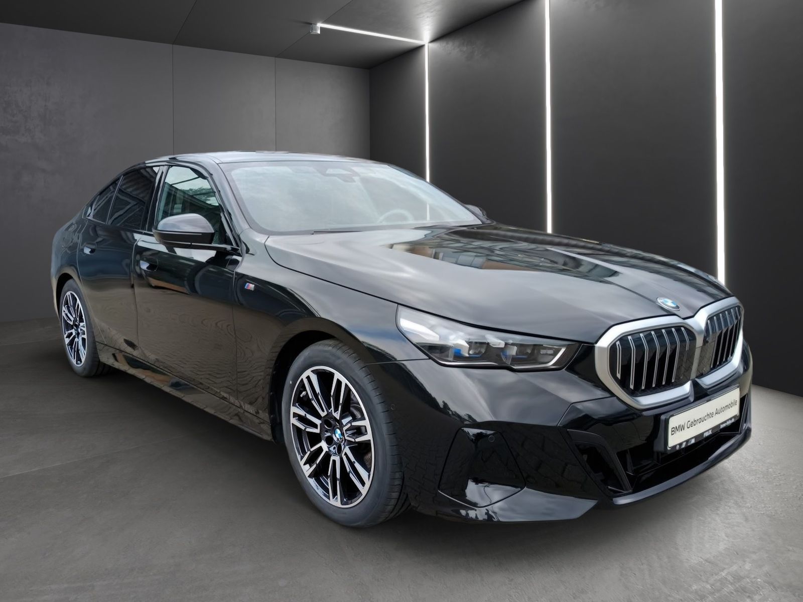 BMW 520d Limousine+M SPORTPAKET+ICONIC GLOW+LIVE COC imagem 3