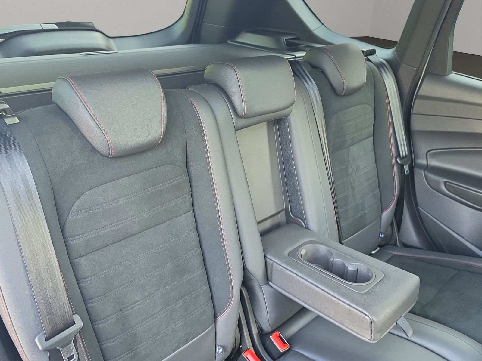 Fahrzeugabbildung Ford Kuga ST-Line Panorama-Dach Kamera Alcantara AHK